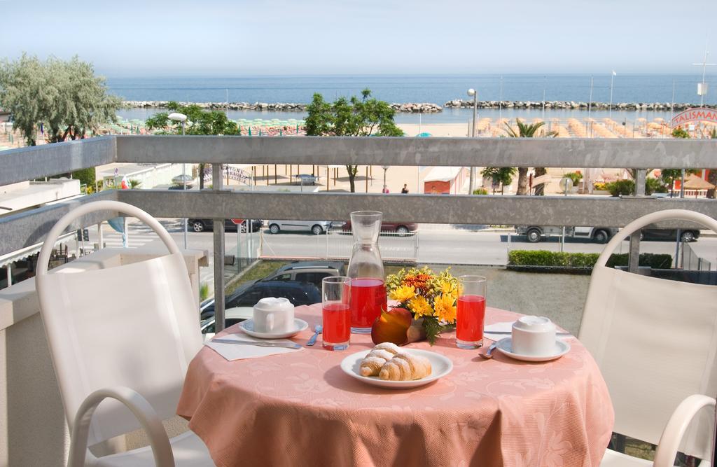 Hotel Ciondolo D'Oro Rimini Oda fotoğraf