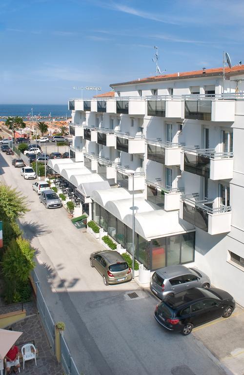Hotel Ciondolo D'Oro Rimini Dış mekan fotoğraf