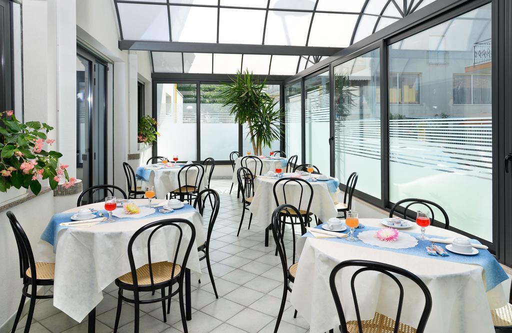 Hotel Ciondolo D'Oro Rimini Dış mekan fotoğraf
