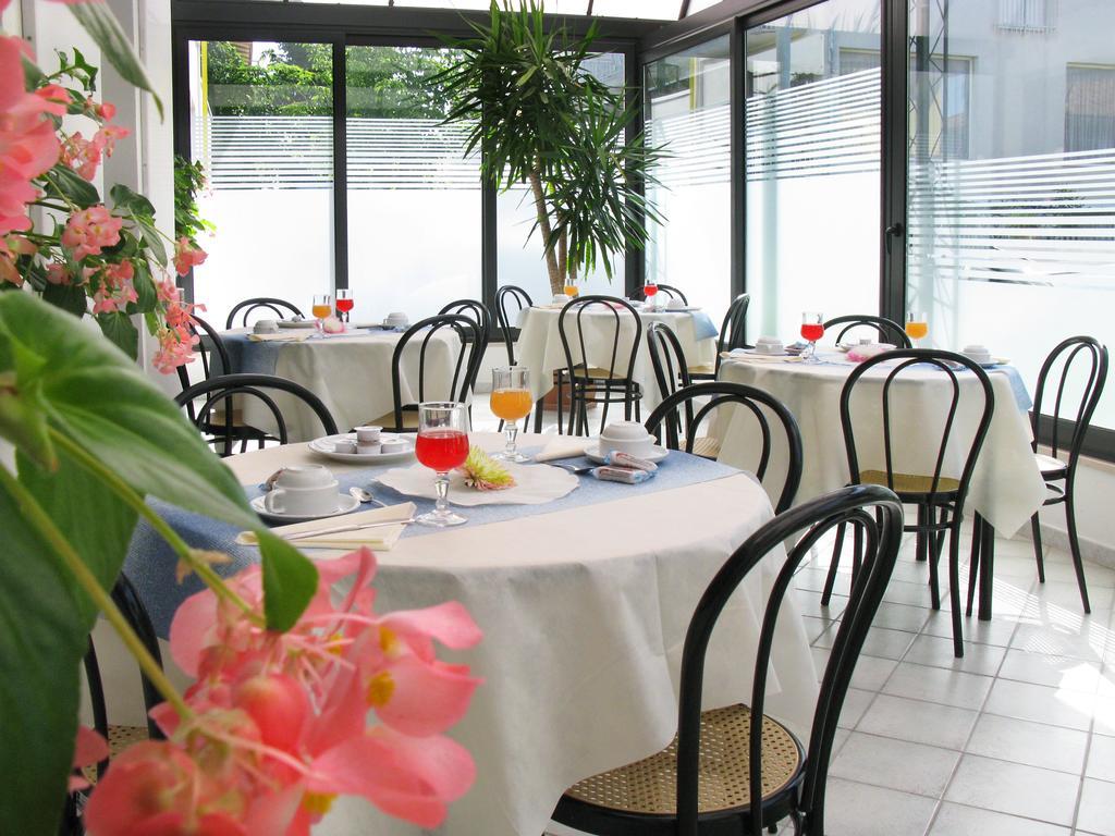 Hotel Ciondolo D'Oro Rimini Dış mekan fotoğraf