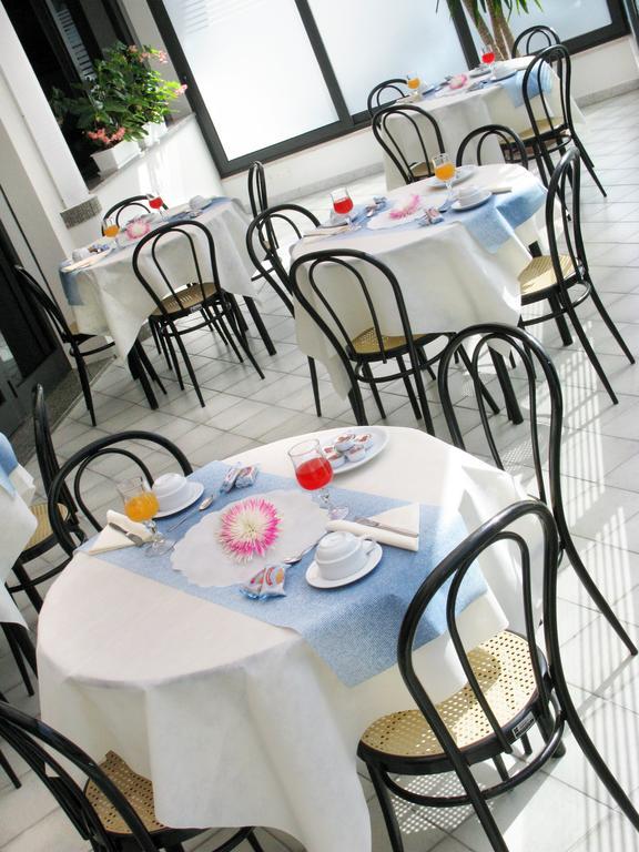 Hotel Ciondolo D'Oro Rimini Dış mekan fotoğraf